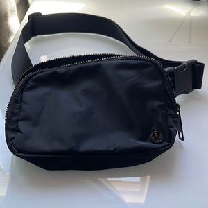Lululemon Everywhere Belt Bag, Color: Black